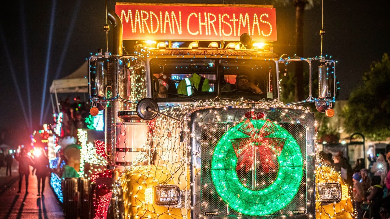Miles de luces para el regreso del Desfile Navideño 2022 de APS