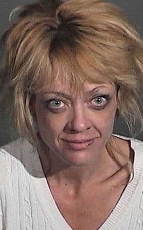 Lisa fue arrestada en par de ocasiones por manejar intoxicada y pelearse con su esposo. El 14 de agosto de 2013, murió en un centro de rehabilitación a los 43 años.