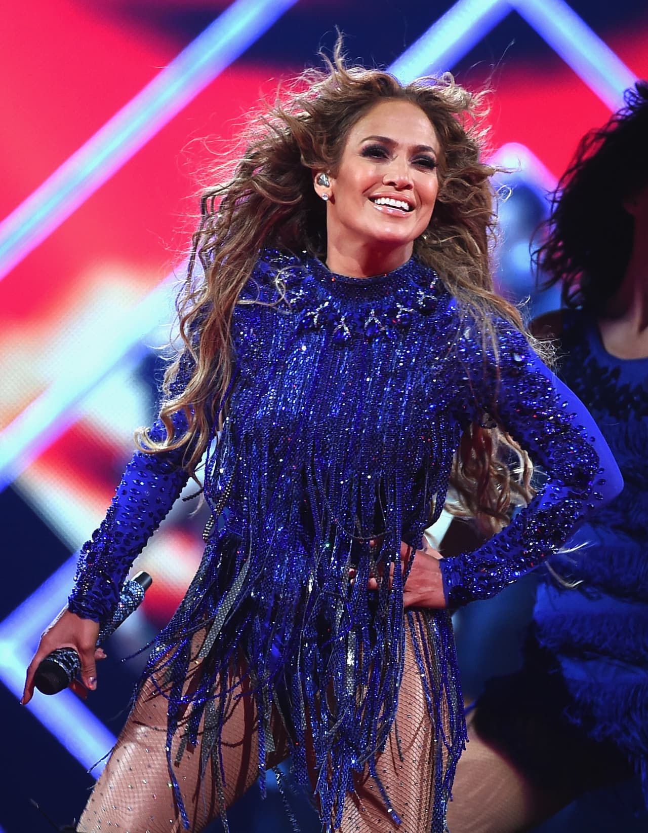 El 3 de febrero de 2018, JLo y A-Rod 
<b><a href="https://www.univision.com/entretenimiento/jennifer-lopez-y-alex-rodriguez-asi-nacio-y-se-consolido-jrod-el-romance-del-ano">celebraron su primer aniversario.</a></b> Ella no quiso pasar por alto la relevancia de la fecha y, durante el show que ofreció en Minneapolis frente a 8,000 personas, 
<b><a href="https://www.univision.com/entretenimiento/jennifer-lopez-y-a-rod-cumplen-su-primer-ano-juntos-ella-le-regala-una-cancion-y-el-aguanta-un-abucheo" target="_blank">le dedicó una canción y lo subió al escenario, pero él fue abucheado</a>.</b>