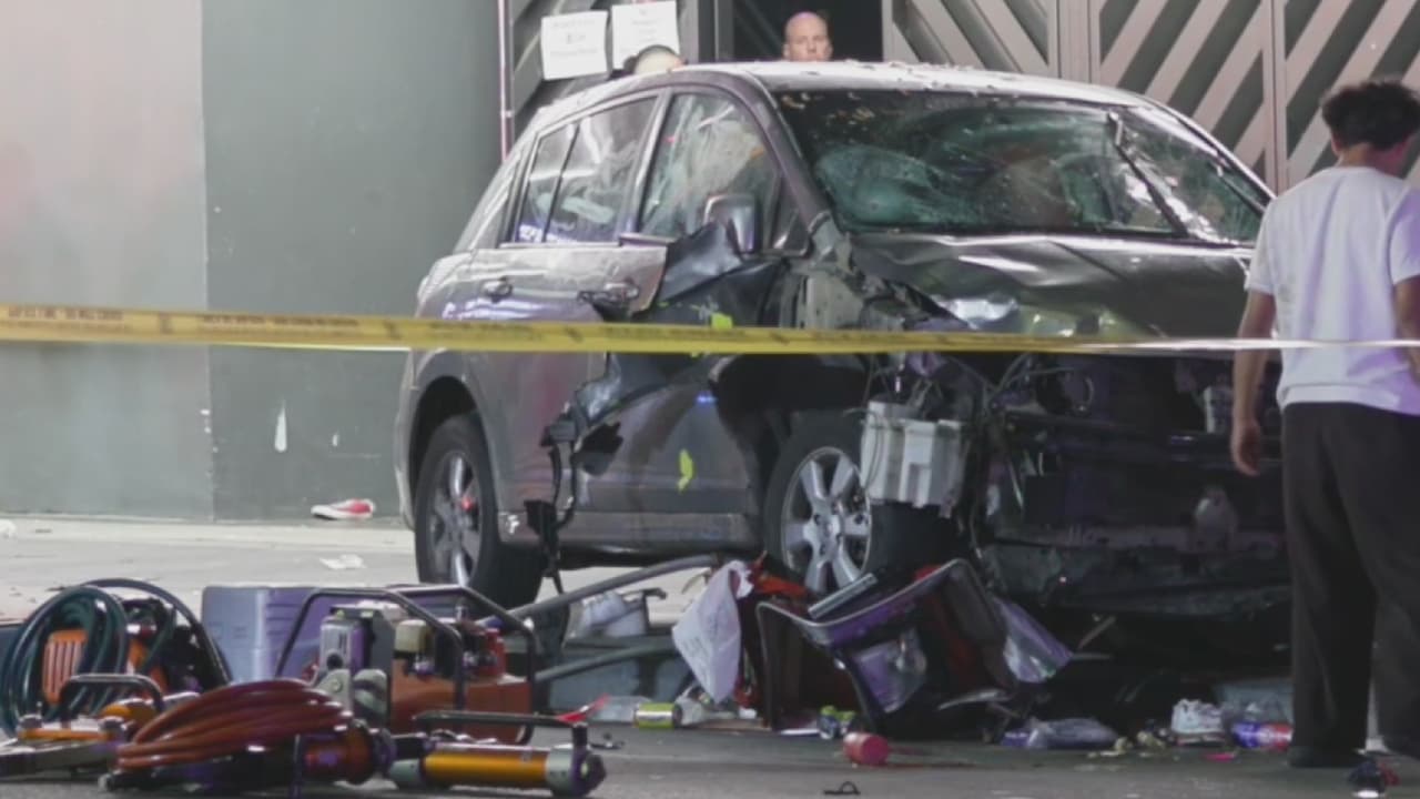 Conductor que embistió a una multitud en Los Ángeles fue encontrado herido de bala