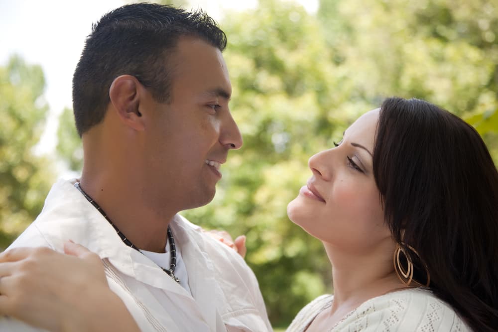<b>ESCORPIÓN</b>
<br>Tú eres todo intuición, conocimiento y profundidad y te gusta que la persona a tu lado esté contigo y que te sientas en control, pero al mismo tiempo también el otro que no se deje controlar. Debe haber un equilibrio, un efluvio cósmico.
<br>