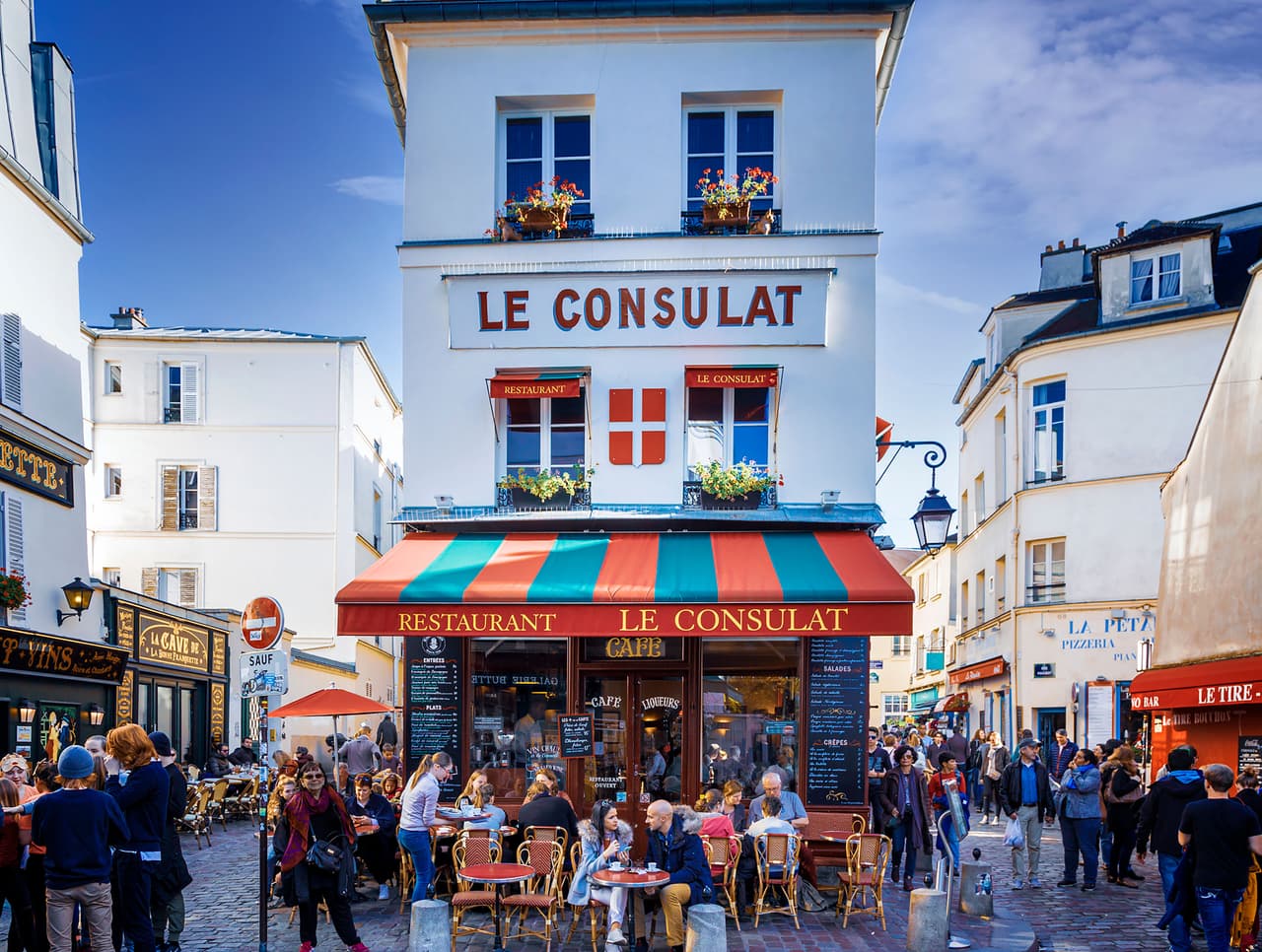 <b>Puesto 7. Francia</b>
<br>
<br>En este popular y diverso país europeo se destaca por su riqueza cultural, los paisajes naturales, la gastronomía, y el bajo costo de la vida. Una pareja puede vivir con 2,500 dólares mensuales o menos, y aunque estés fuera del programa gubernamental, la atención médica es muy barata. 
<br>
<br>En Francia se paga en impuestos a la propiedad una décima parte de lo que se desembolsa en Estados Unidos y aunque las ciudades grandes como París o Lyon son tentadoras, encontrará mejores opciones en destinos más pequeños y menos conocidos. 
<br>