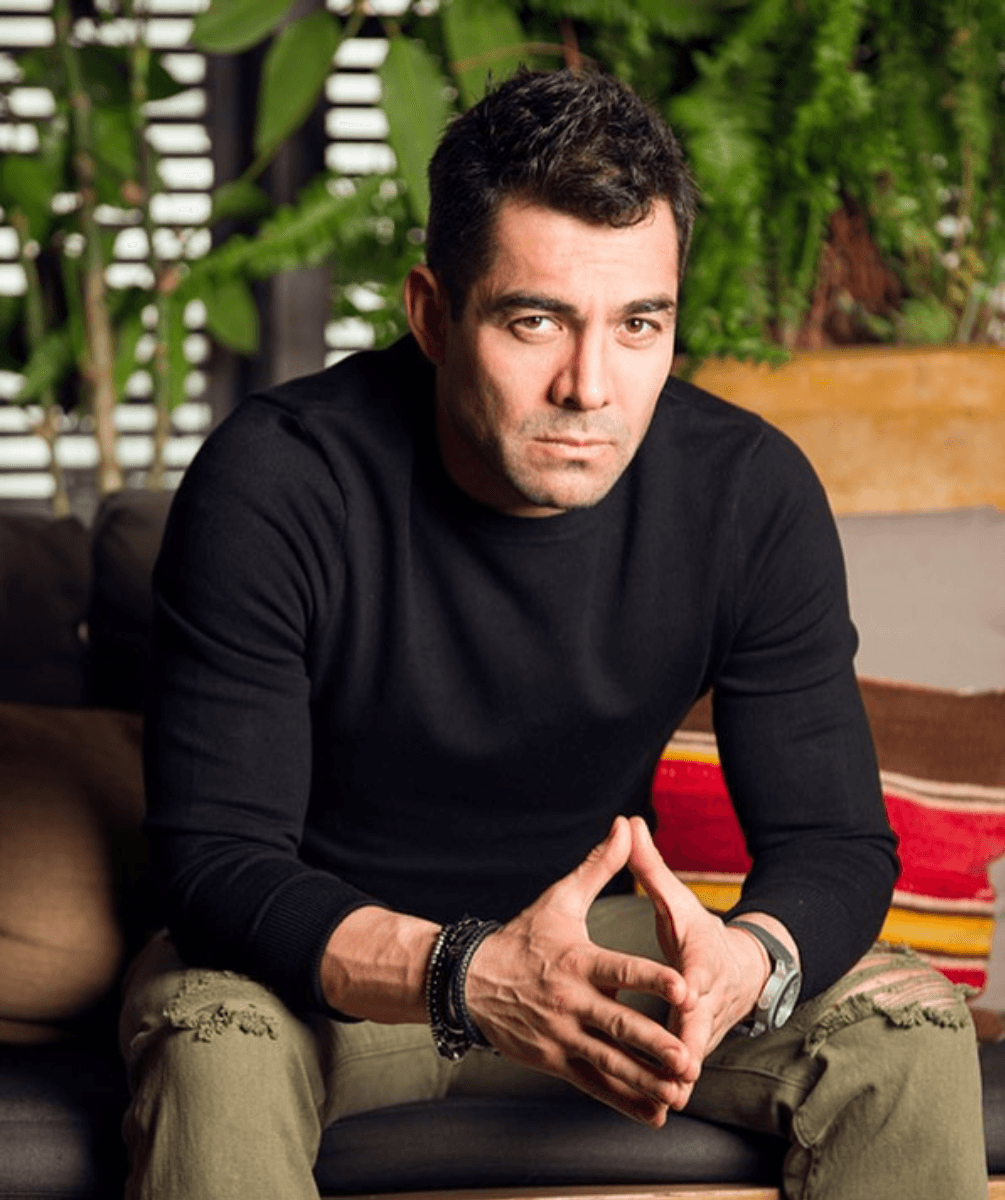 Sus últimos proyectos incluyen varias películas como 
<b>'No Manches Frida'</b> y la voz del famoso pájaro 
<b>'Condorito'</b>, así como la puesta en escena de 
<b>'Imparables'</b>, obra en la que participa con su compatriota 
<b>Adrián Uribe</b>.
