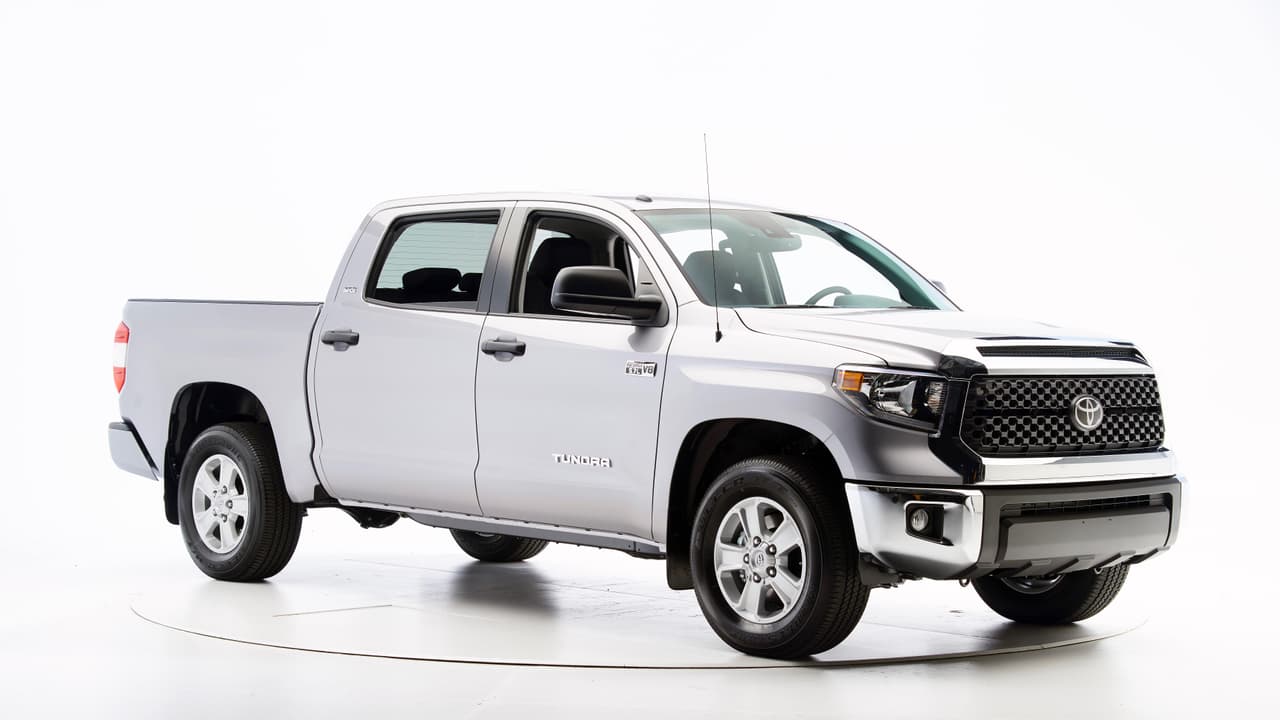 <b>Toyota Tundra </b>
<br>Resistencia estructural: 
<b>Pobre</b>
<br>Soporte al pasajero: 
<b>Aceptable</b>
<br>Protección de cuello y cabeza: 
<b>Buena</b>
<br>Protección de pecho:
<b>Buena</b>
<br>Protección de cadera y muslo: 
<b>Marginal</b>
<br>Protección de parte baja de la pierna y pie: 
<b>Pobre</b>
<br>
<br>Calificación general: 
<br>
<h3 class="cms-H3-H3"><b>Aceptable</b></h3>