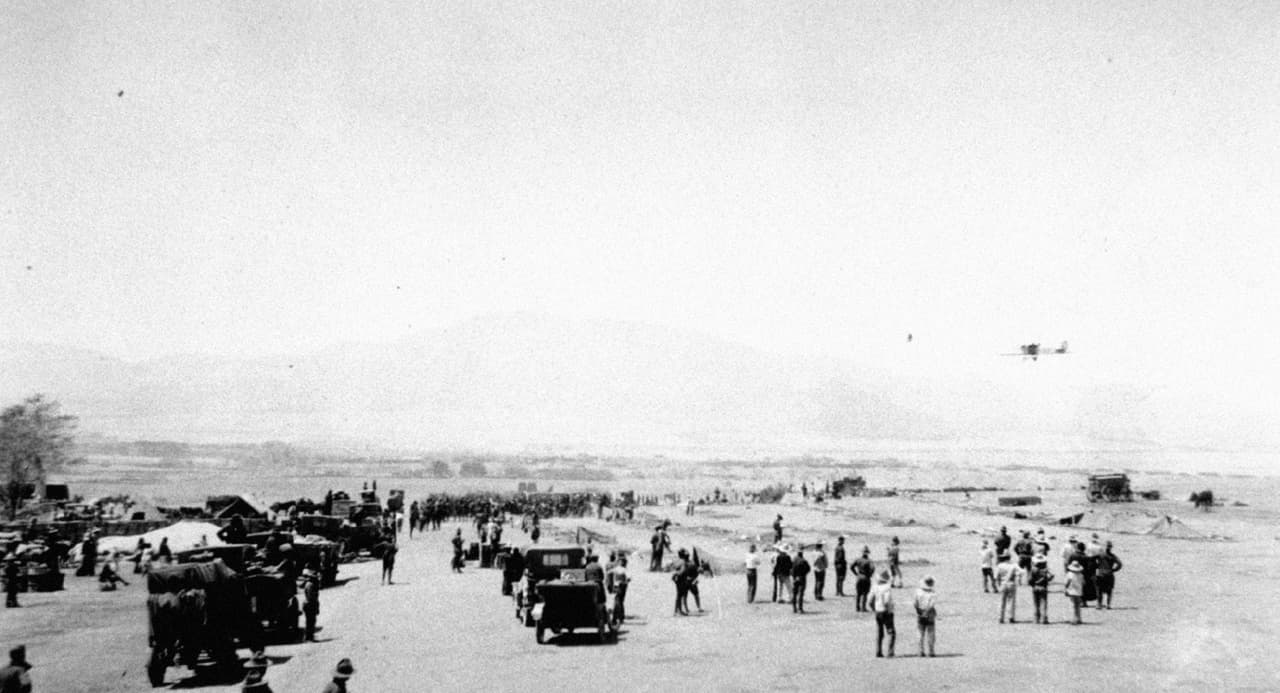 El ejercito estadounidense en camino hacia Chihuahua, México. 31 de diciembre de 1915.