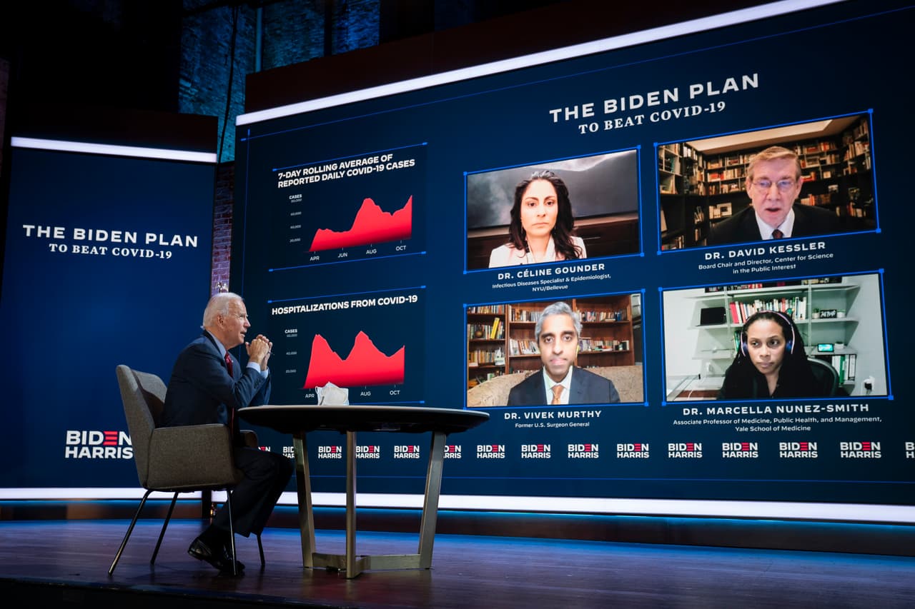 Mientras Trump ha tratado de restarle importancia a la pandemia, Biden continuó haciendo hincapié en su propuesta para el tratamiento de la enfermedad a nivel federal. El 28 de octubre presentó el “plan Biden para vencer al covid-1”, donde conversó con varios especialistas en una transmisión en vivo en sus redes sociales.
