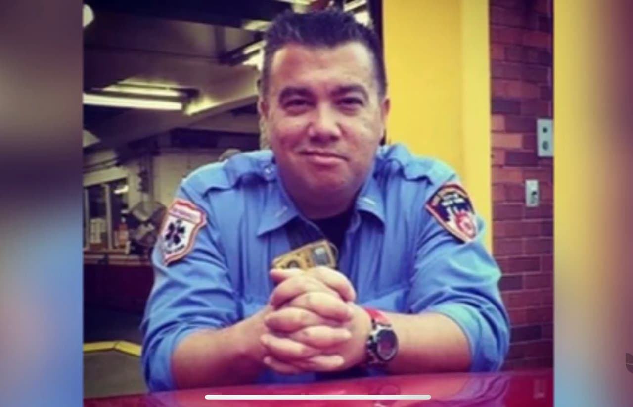 Paramédico de Brooklyn intentó suicidarse durante la pandemia y ahora cuenta su experiencia en un libro