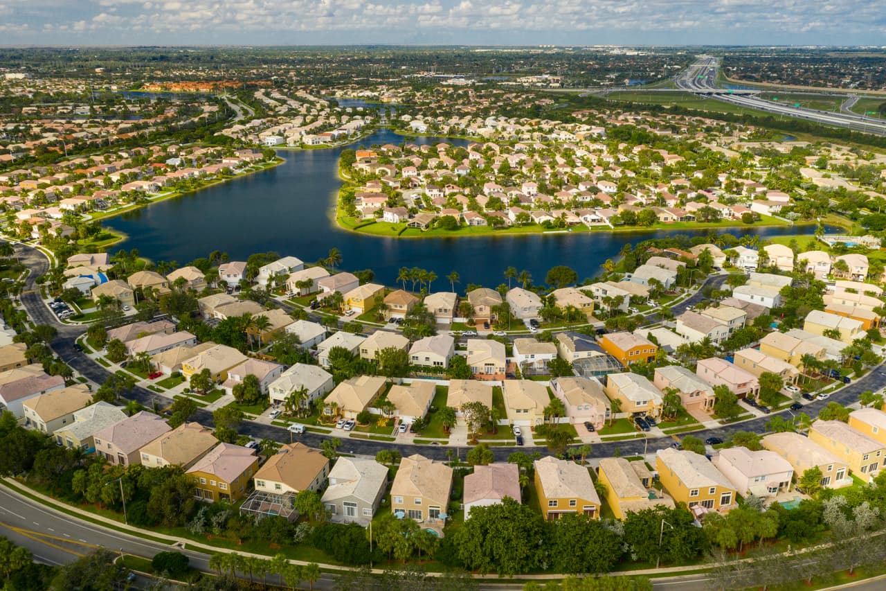 <b>Puesto 19: Pembroke Pines, Florida. </b>Crecimiento del desempleo de enero a marzo: 
<b>39.49%</b>. Los investigadores también incluyeron al menos una ciudad de cada estado en el estudio.
