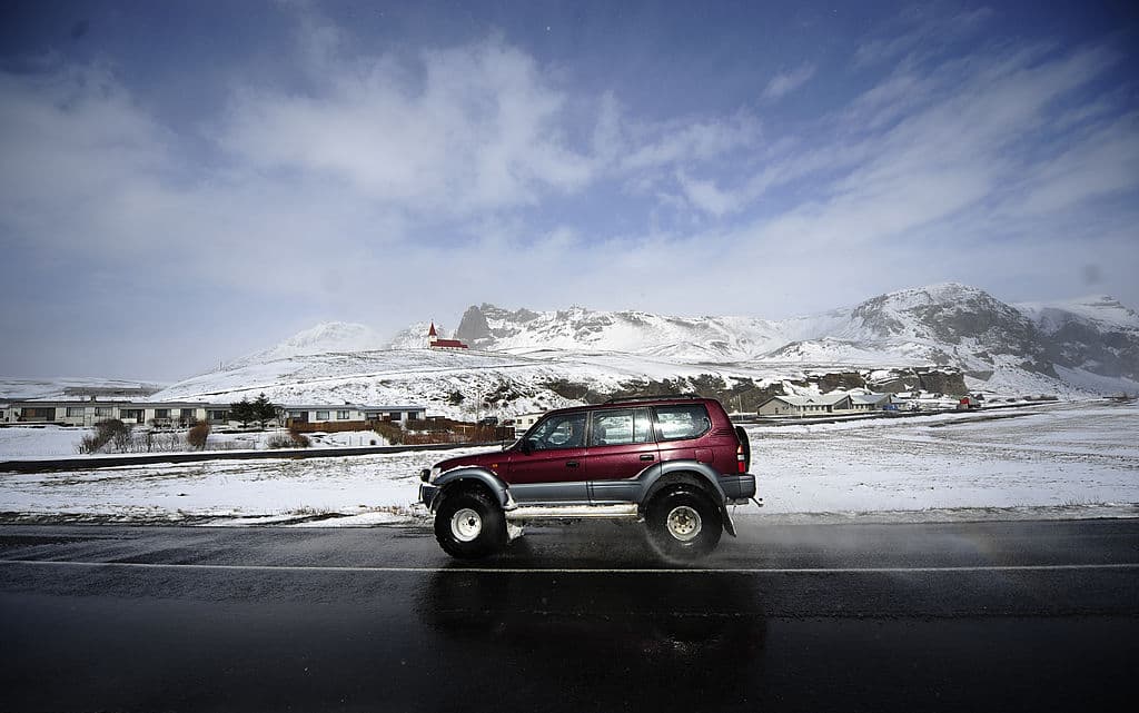 ⬆️ MÁS CARA.
<br>
<b>Lugar 4.- Islandia.</b>
<br>
<br>En el pais localizado al extremo norte del planeta, con solo 366,425 habitantes pagan 
<b>$8.591 por galón o $2.270 por litro.</b>
