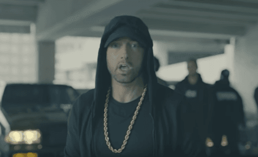 Un enojado Eminem advierte a sus fans: 'están con Trump o están conmigo'