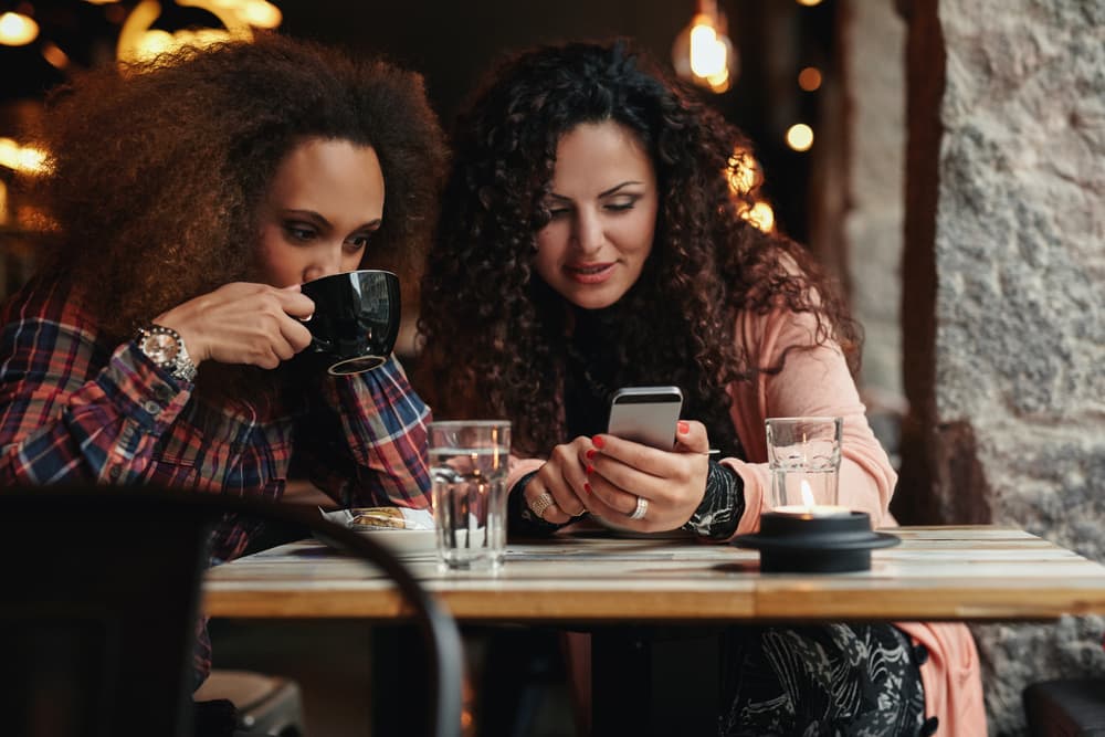 <b>TEN PACIENCIA</b>
<br>Con tantas fallas de comunicación, debes practicar tu empatía y tolerancia con los demás, no sólo con gente extraña, sino con tus familiares y amigos. Escúchales bien, asegúrate que sepan que estás ahí para ellos. Practica tus dotes de comunicación y evitarás muchos problemas.
