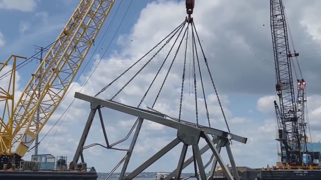 Cuenta regresiva para reapertura del canal federal que da acceso al puerto de Baltimore