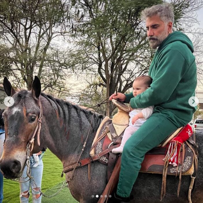 Así, la familia Fernández festejó la primera Navidad tras la reciente 
<b><a href="https://www.univision.com/famosos/beyonce-lamento-la-muerte-de-vicente-fernandez-le-dedico-un-mensaje-especial" target="_blank">partida del líder de la dinastía. </a></b>
<br>