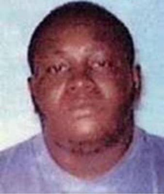 <h3 class="cms-H3-H3">Kevin Lamont Carter </h3>
<br>
<br>Al día siguiente de haber salido de prisión, tras ser condenado a 18 meses por violación, este hombre se dirigió a la casa de su novia, Angela Marshall, en Selma, Alabama, 
<b>a quien asesinó tras dispararle en varias ocasiones cuando la tuvo de frente. </b>
<br>
<br>La agencia ha ofrecido 
<b>una recompensa de hasta 50,000 dólares</b> por todo lo que ayuda a su arresto. 
<br>
<br>
<br>
<br>