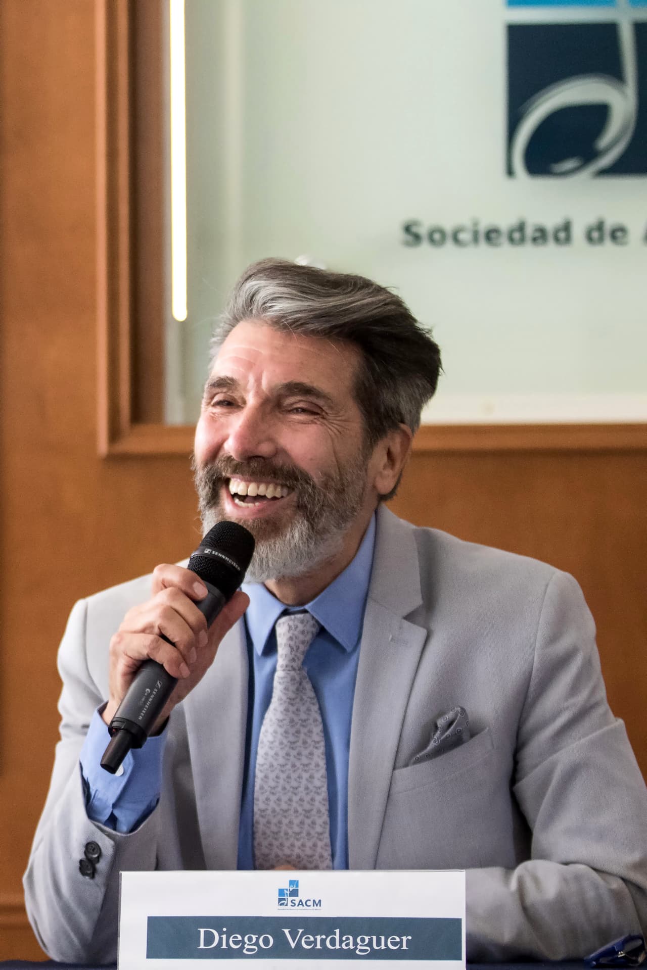 Con respecto al look que muestra actualmente, Diego Verdaguer dijo que fue su esposa quien se lo sugirió.