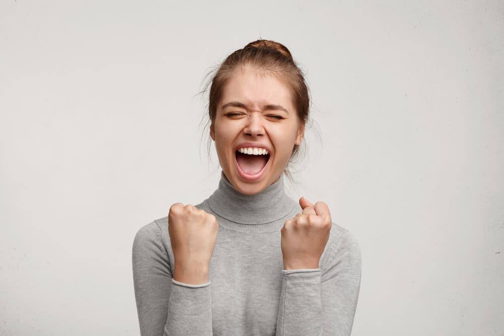 <b>ESCORPIÓN </b>es el octavo o del Zodíaco. En tu aspecto positivo eres determinado y fuerte, con una gran voluntad para hacer las cosas, altamente intuitivo, apasionado, excitante, de magnética personalidad y gran carisma.