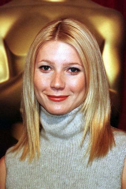 Nacida en Los Ángeles, California el 27 de septiembre de 1972 con semejante torta bajo por ser hija del director y productor Bruce Paltrow y de la actriz Blythe Danner, Gwyneth prácticamente ya estaba rodeada de la fama hollywoodense.