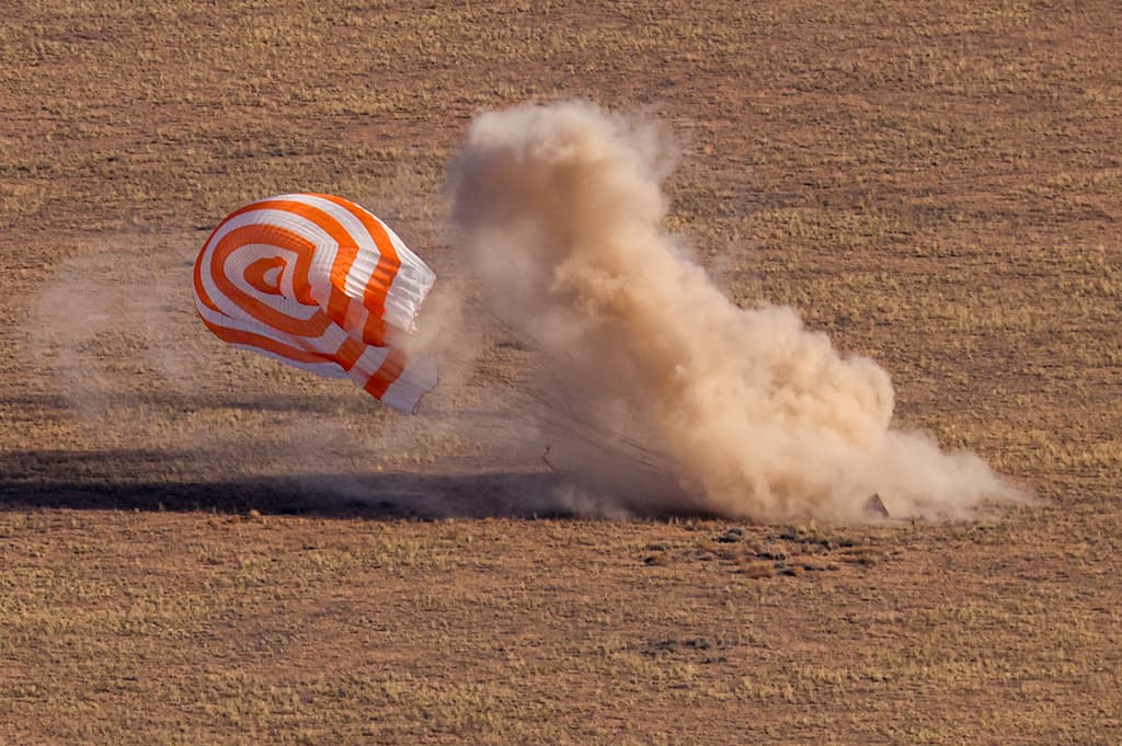 La cápsula espacial rusa Soyuz MS-23 aterrizó de manera segura a unos 150 km (90 millas) al sureste de la ciudad kazaja de Zhezkazgan, Kazajstán.