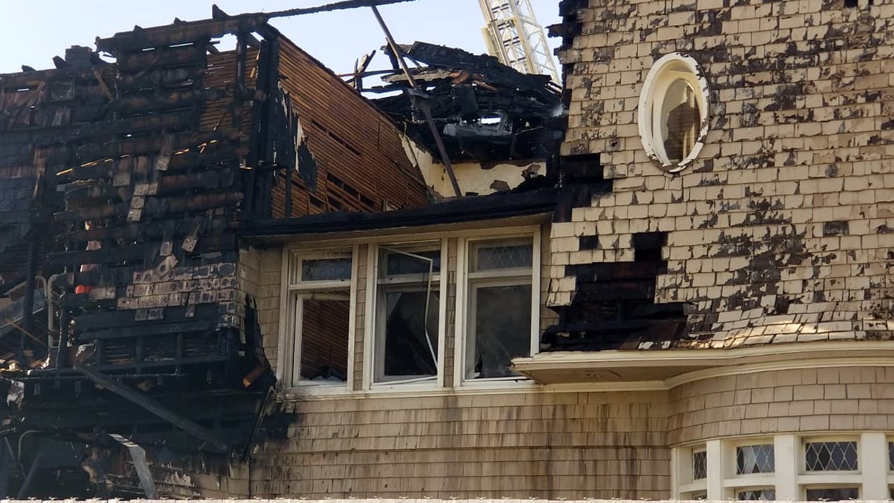 En el área de Van Ness y San Joaquin, una residencia quedó bajo fuego.