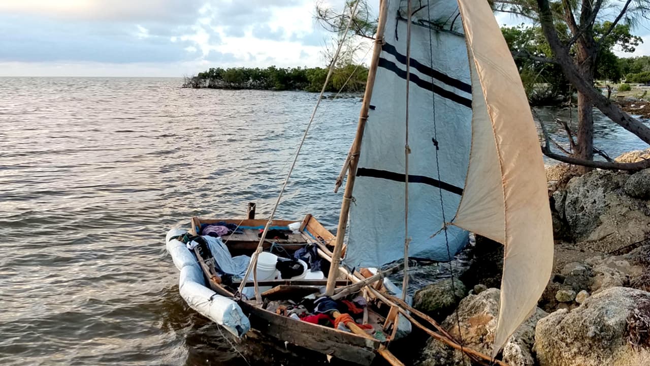 Balseros llegan a las costas de Florida y se dispersan al tocar tierra