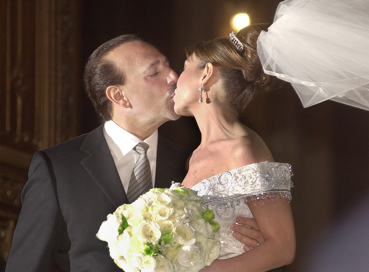 Han pasado casi 20 años desde que
<b> <a href="https://www.univision.com/entretenimiento/celebridades/thalia-revela-cual-es-el-secreto-del-solido-matrimonio-que-tiene-con-tommy-mottola-fotos" target="_blank">se juraron amor eterno</a> </b>en la Catedral de San Patricio de Nueva York el 2 de diciembre del año 2000. 
<br>