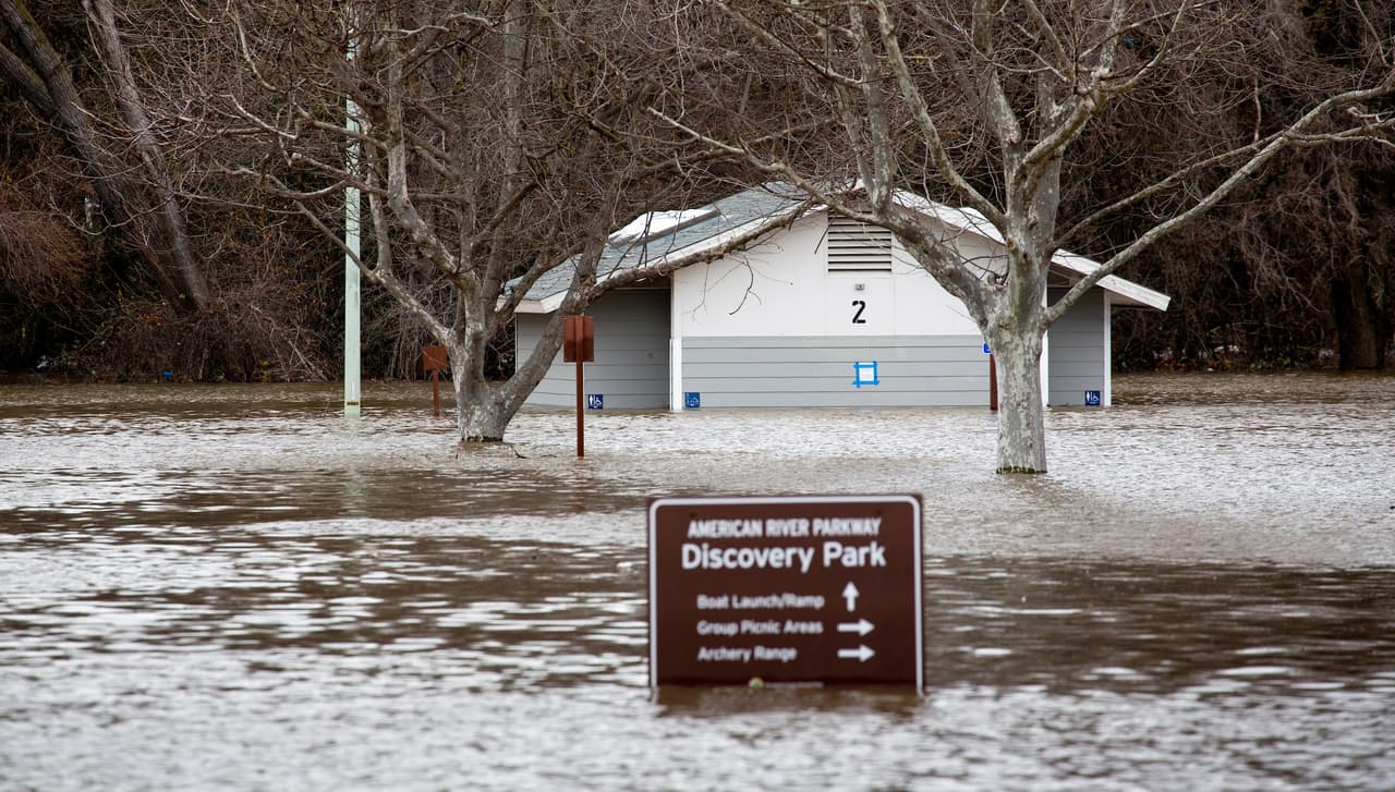 Como parte de la semana para la prevención de inundaciones, el NWS también emitió recordatorios sobre los riesgos de las inundaciones repentinas, sobre todo en las regiones que en los últimos meses han sido azotadas por los incendios forestales.