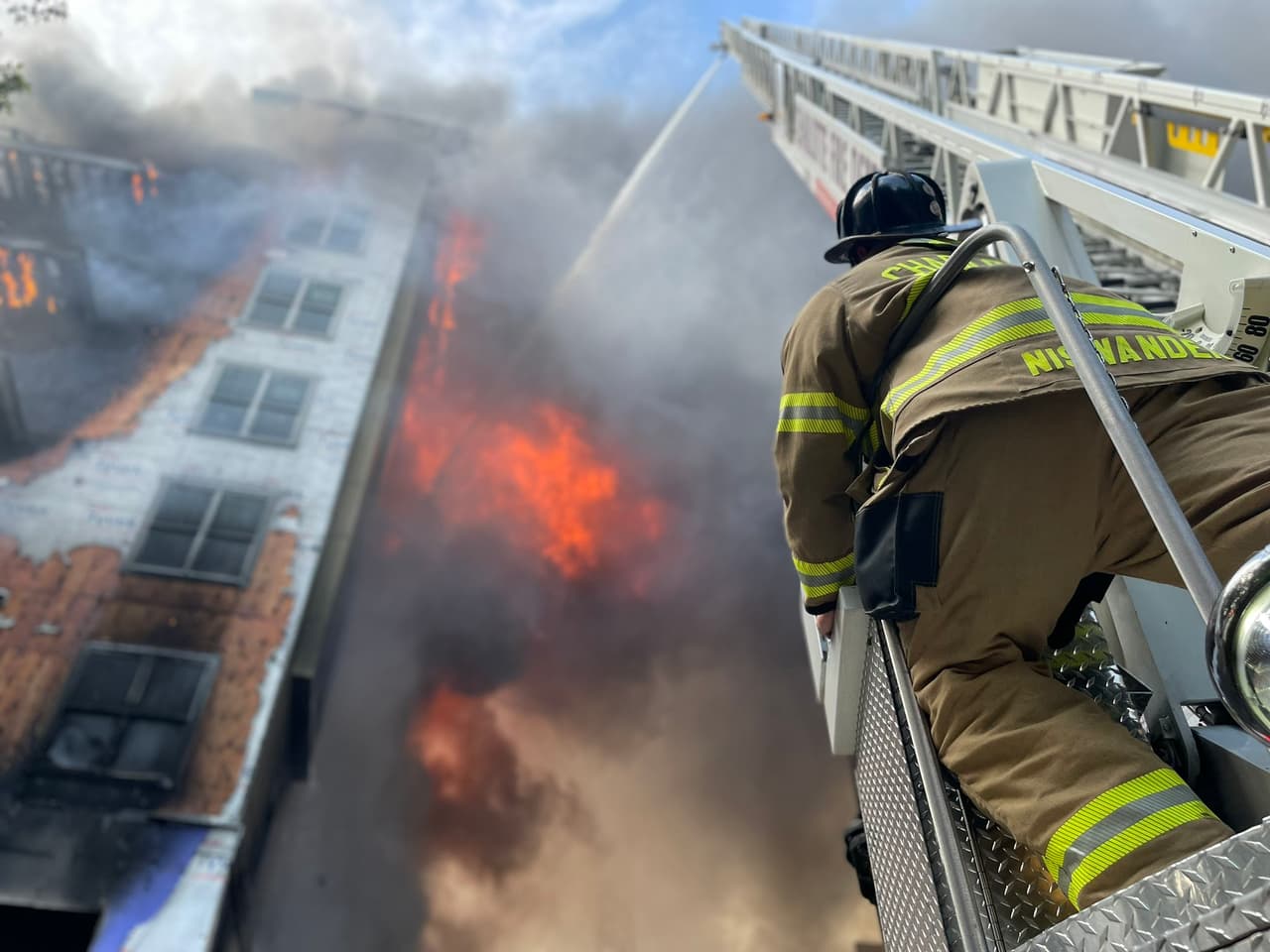 El fuego ocurrió en un sitio de construcción en Liberty Row Drive, en el área de South Park Mall.