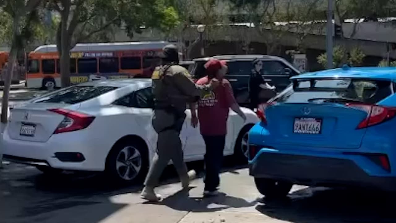 "Váyanse de aquí": ICE irrumpe y arresta a inmigrantes en un ‘car wash’ en California