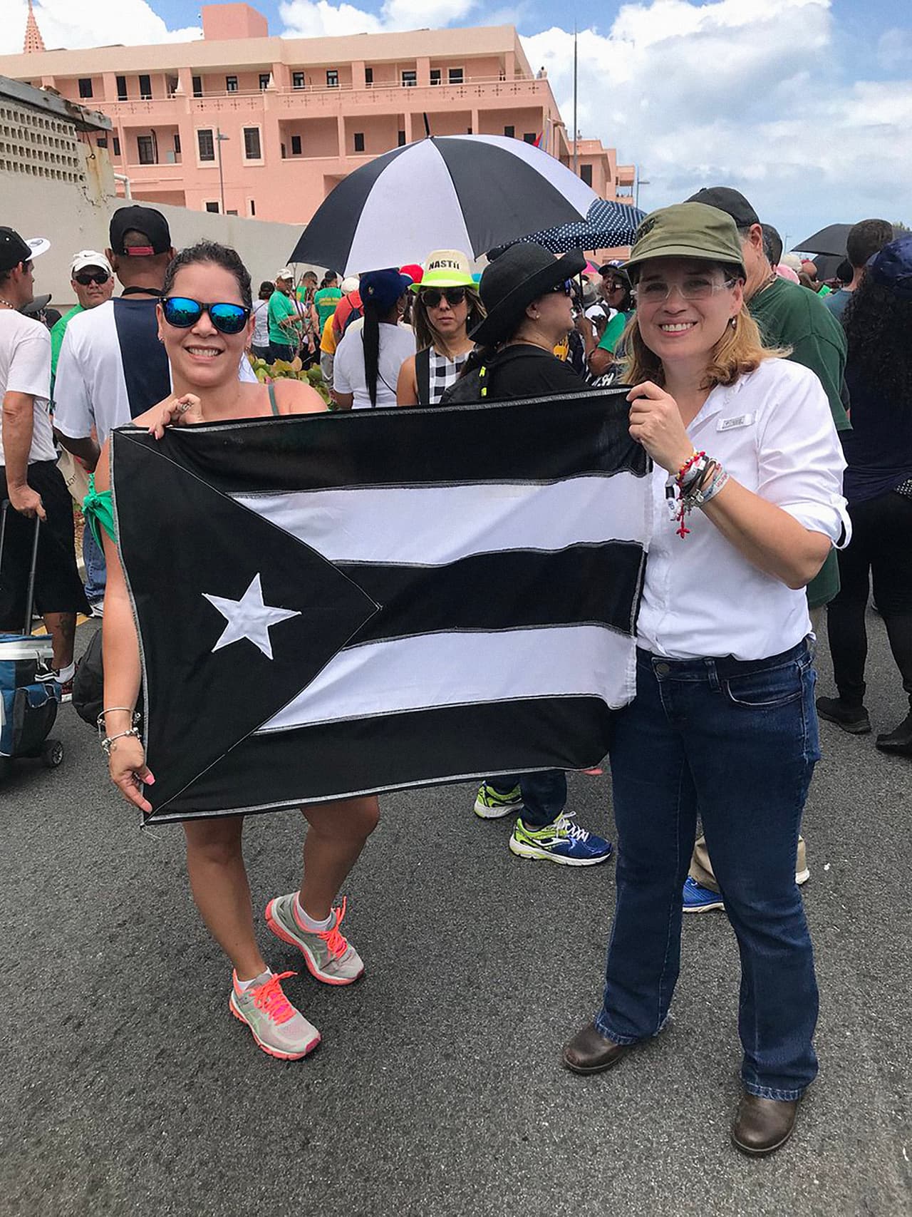 Entre quienes participaron de la marcha del primero de mayo se encuentra la alcaldesa de Puerto Rico, Carmen Yulín Cruz, quien tras el paso del huracán María por Puerto Rico instó con dureza al gobierno de 
<a href="https://www.univision.com/temas/donald-trump">Donald Trump</a> para que apoyara en la recuperación de la isla con la misma fuerza en que asistieron a Texas tras el paso del huracán Harvey. (Foto tomada de la cuenta de Twitter de la alcaldesa de San Juan, Carmen Yulín Cruz)