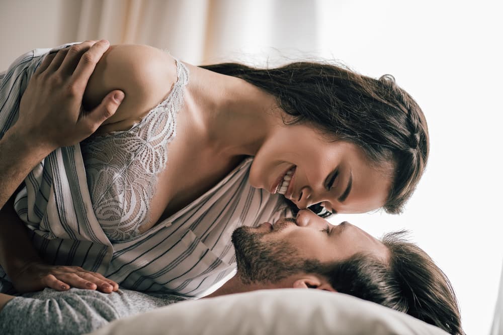 No necesitan hablar, simplemente se miran a los ojos y con un gesto entienden todo, son como dos niños grandes que están creciendo juntos y no acaban de independizarse.