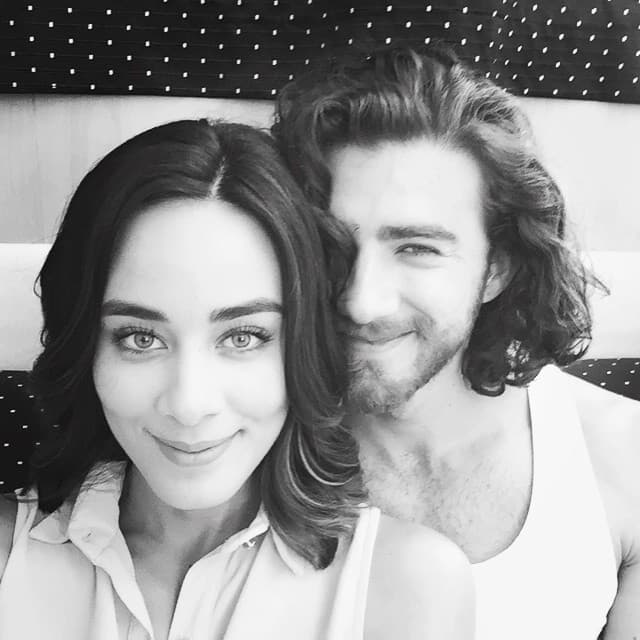 Este par de guapos se parecen mucho ¿no crees?
