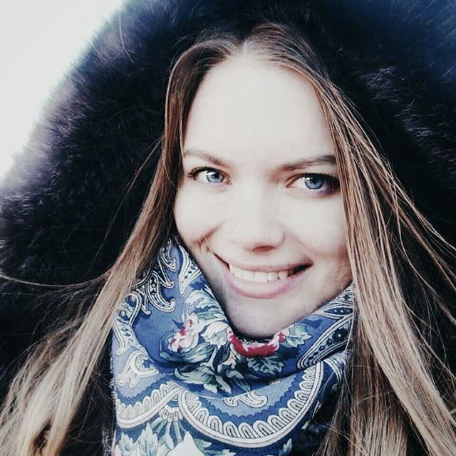 Por si no bastara con la belleza de 
<b><a href="http://www.univision.com/temas/irina-baeva">Irina</a></b>, tenemos a Nina, aunque ella no actúa también podría ser protagonista de telenovela ¿no crees?