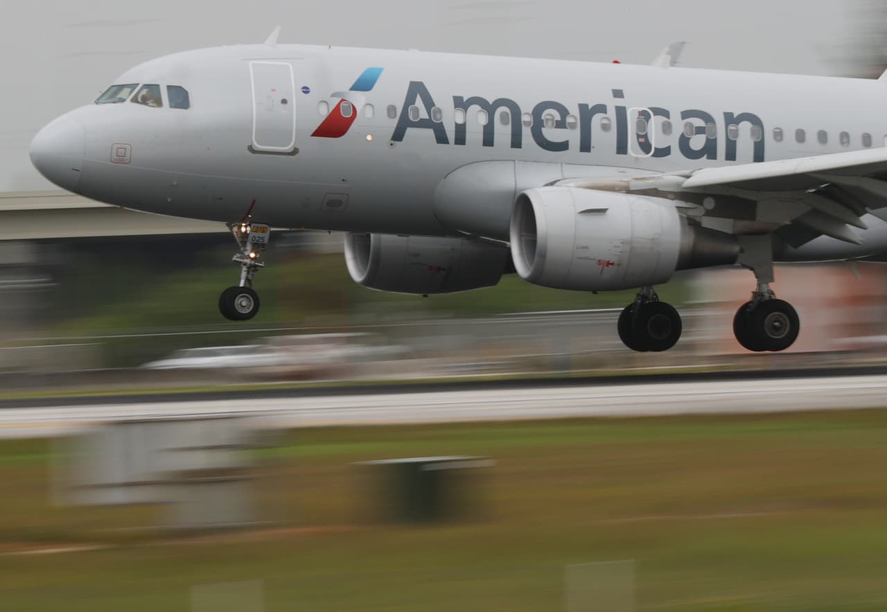 <b>Puesto 5. American</b>
<br>
<br>Puntos: 58.34.
<br>
<br>Mejor desempeño: programas familiares y cantidad de rutas.
<br>
<br>Peor desempeño: manejo del equipaje.
<br>
<br>Según el estudio, American Airlines fue la peor aerolínea en el manejo del equipaje. Perdió 5.59 maletas por cada 1,000 facturadas.
<br>