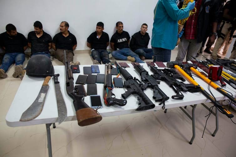 Una imagen de varios de los 18 contratistas colombianos detenidos por la la policía después del asesinato del presidente de Haití, Jovenel Moise. 8 de julio de 2021.