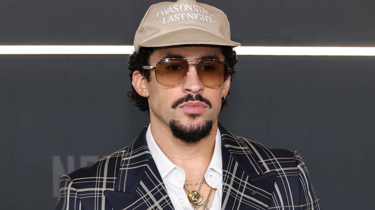 Bad Bunny habla de "tener los pies en la tierra" y su película con Adam Sandler