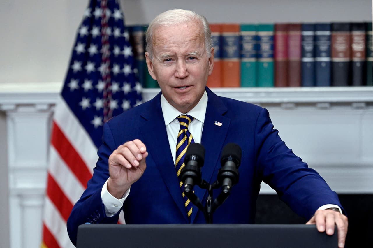 ¿Eres elegible para la condonación de deudas de préstamos estudiantiles anunciada por el presidente Biden?