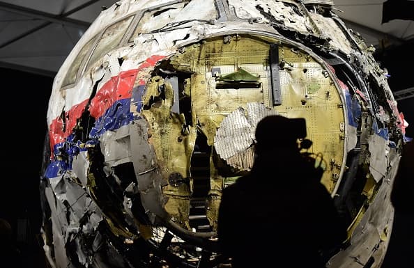 El fabricante, que estudió fotos de los restos del aparato, considera probable el uso de un misil BUK, pero afirmó que se usó un BUK-M1, que Rusia ya no produce desde 1999.