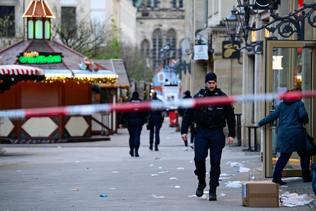 Al menos 5 muertos y 200 heridos: qué se sabe del atropellamiento masivo en un mercado navideño en Alemania 