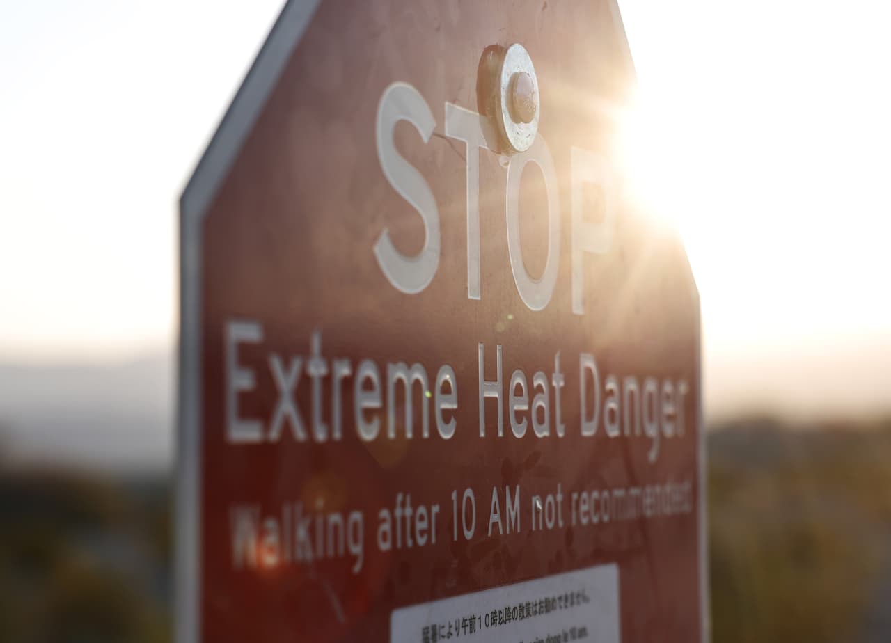 El calor extremo conlleva un riesgo para la salud, principalmente para bebés menores de dos años, personas mayores de 65, con enfermedades crónicas y mentales. Pero el resto de la población no está exenta de sufrir daños por las altas temperaturas.