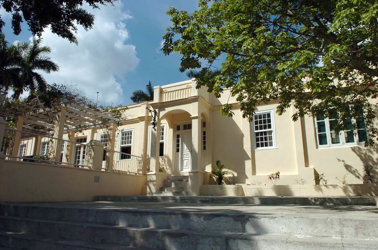 Restaurarán tesoros literarios en casa de Ernest Hemingway de Cuba