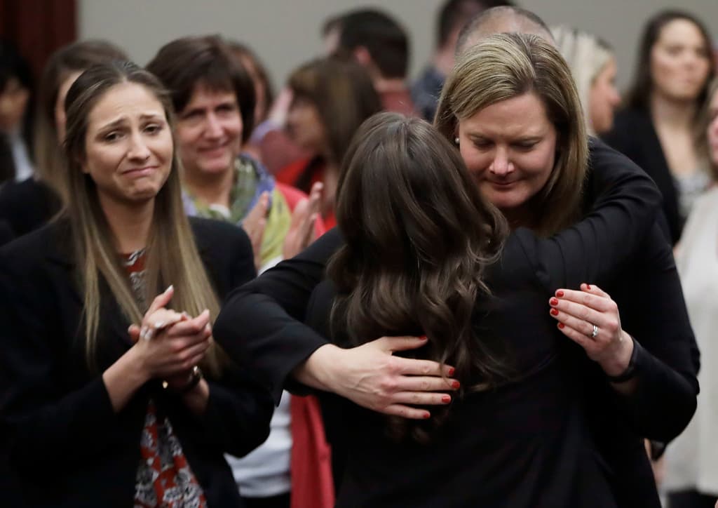 El Departamento de Justicia pagará casi $139 millones a atletas víctimas de Larry Nassar