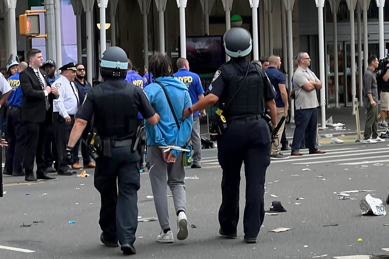 La Policía de Nueva York tuvo que tomar control de la situación.