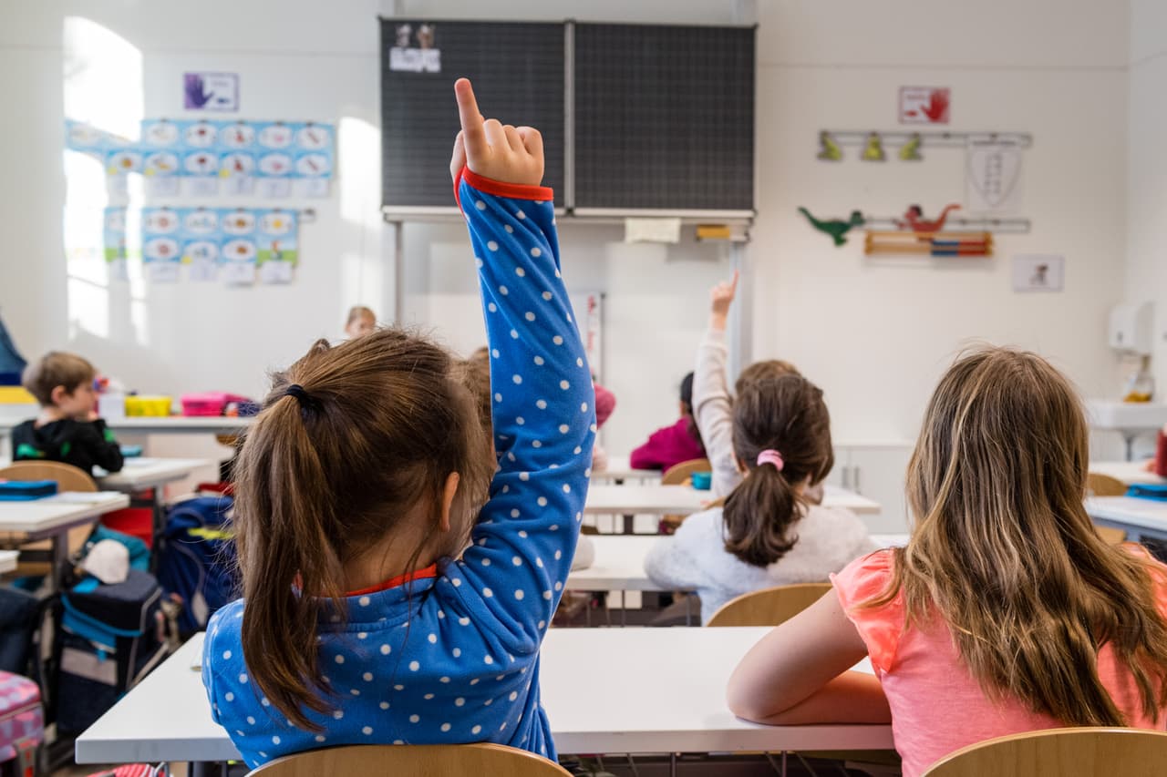 Además de $ 300 millones en educación, expandir NC Pre-k, apoyar el cuidado infantil de alta calidad y promover el desarrollo de la alfabetización temprana.