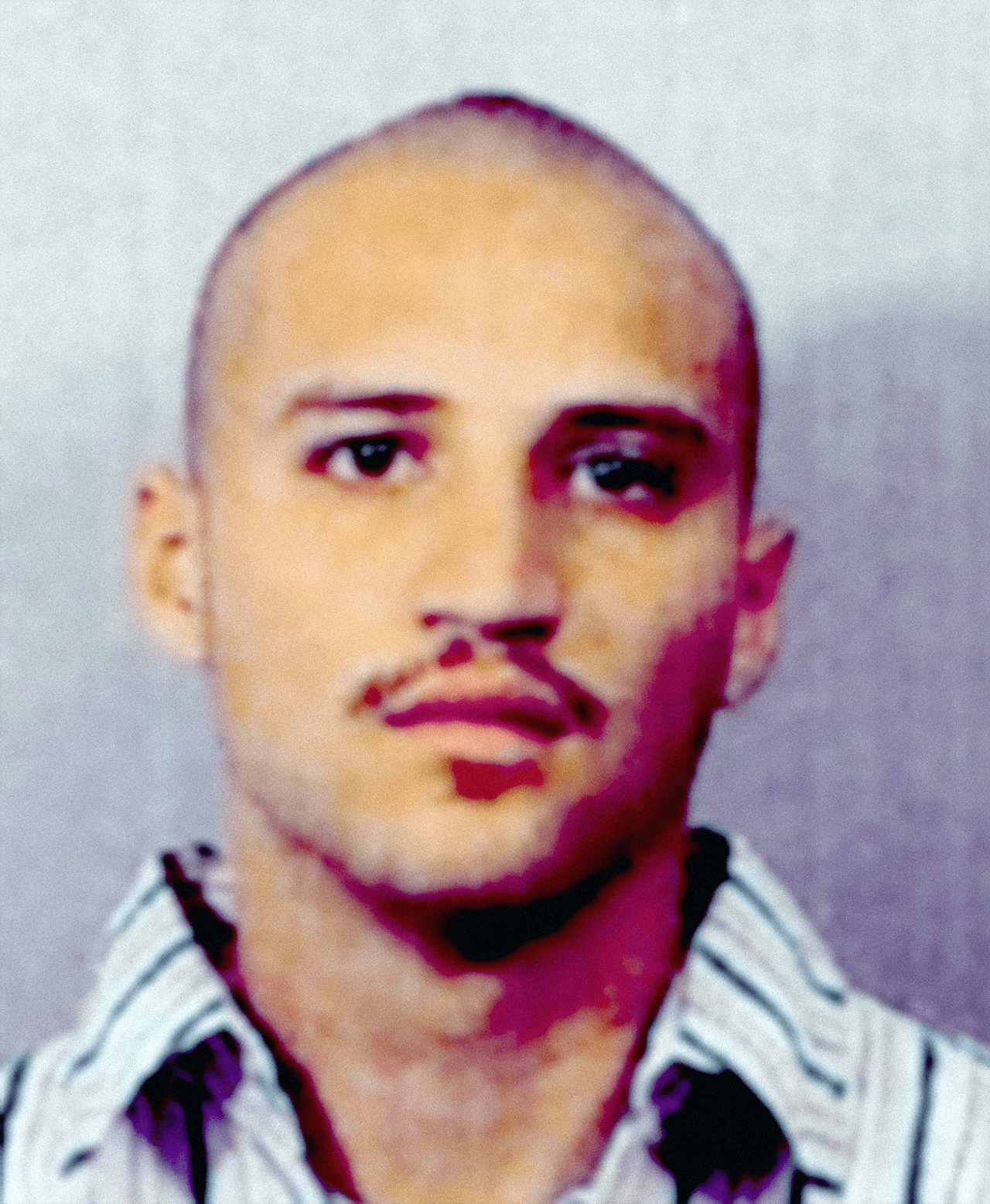 <b>Carlos Felino Hernández:</b>
<br>Es buscado por su presunta participación en un asesinato y en un intento de asesinato el 23 de julio de 2006 en una fiesta en Pico Rivera, California, donde mató a una persona. Tiene tatuada la palabra “south” en la parte interna del bíceps derecho y la palabra “side” en la parte interna del bíceps izquierdo. El FBI ofrece una recompensa de hasta 5,000 dólares por información que conduzca a su arresto.