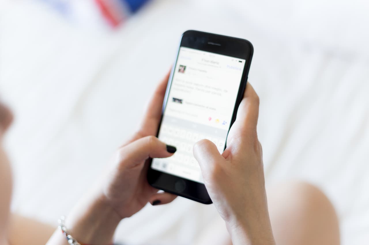 Establezca un plan familiar de comunicaciones de emergencia y asegúrese de que todos los miembros del hogar sepan a quién contactar si no pueden encontrarse.