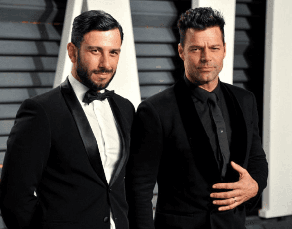 Ricky Martin presentó a su ahora prometido por primera vez a principios del 2016 y en abril de ese año apareció junto a su hombre y posaron de la mano en la gala de amFAR, en São Paulo, Brasil.