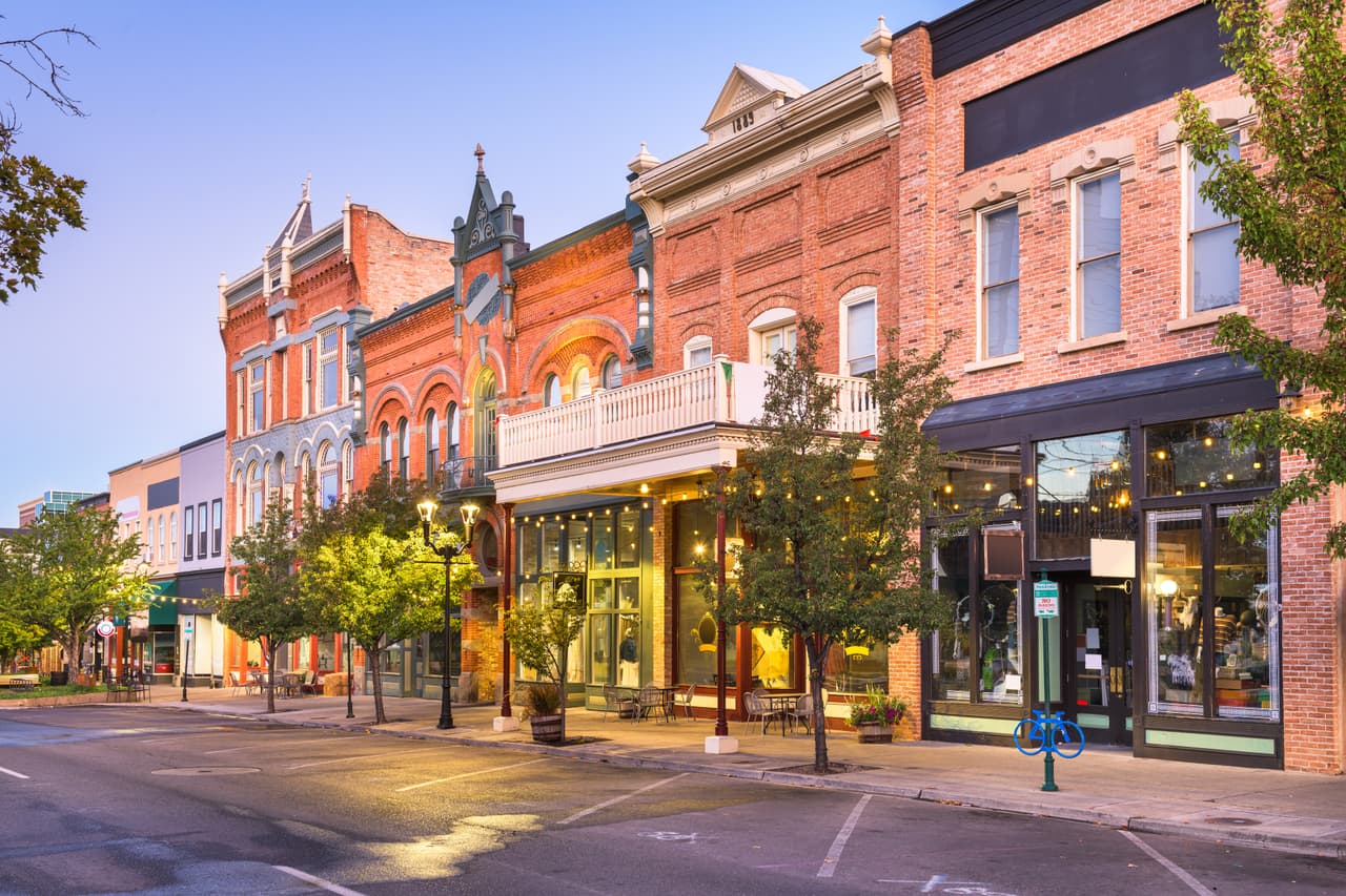 <h3 class="cms-H3-H3">7. Provo, Utah</h3>
<br>
<br>🏠 
<b>Porcentaje por encima de su valor esperado: </b>57.0%
<br>
<br>🏠
<b> Valor promedio de una casa: </b>$585,024
<br>
<br>🏠 
<b>Valor esperado de una casa:</b> $372,569
<br>