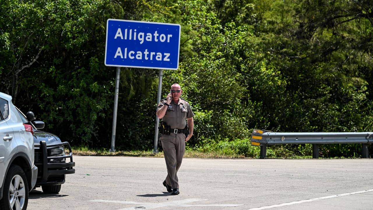 Denuncian que hispano sigue detenido en 'Alligator Alcatraz' pese a que jueza le concedió una fianza