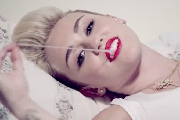La cantante y actriz Miley Cyrus también ha visto rota la relación con su padre.