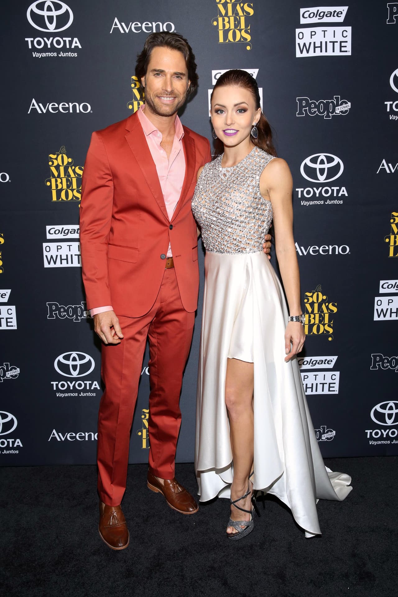 <b><a href="http://www.univision.com/temas/angelique-boyer">Angelique</a></b> y 
<b><a href="http://www.univision.com/temas/sebastian-rulli">Sebastián</a></b> se enamoraron en los foros de grabación de 'Lo que la vida me robó' y hasta la fecha siguen felizmente juntos.
